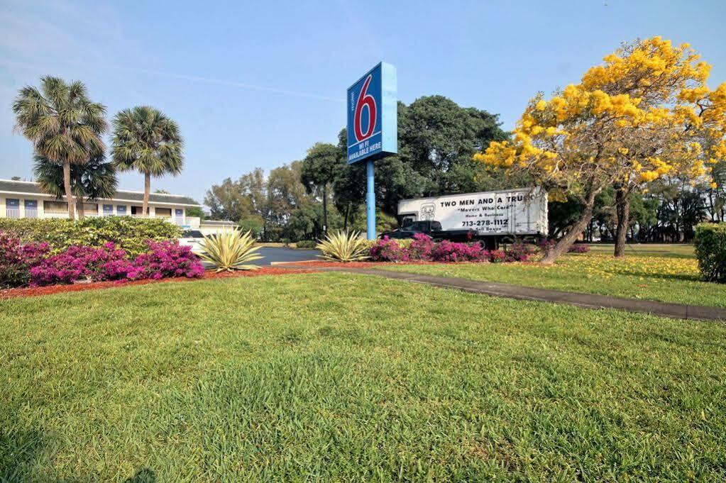 Travelodge By Wyndham Pompano Beach Exterior foto